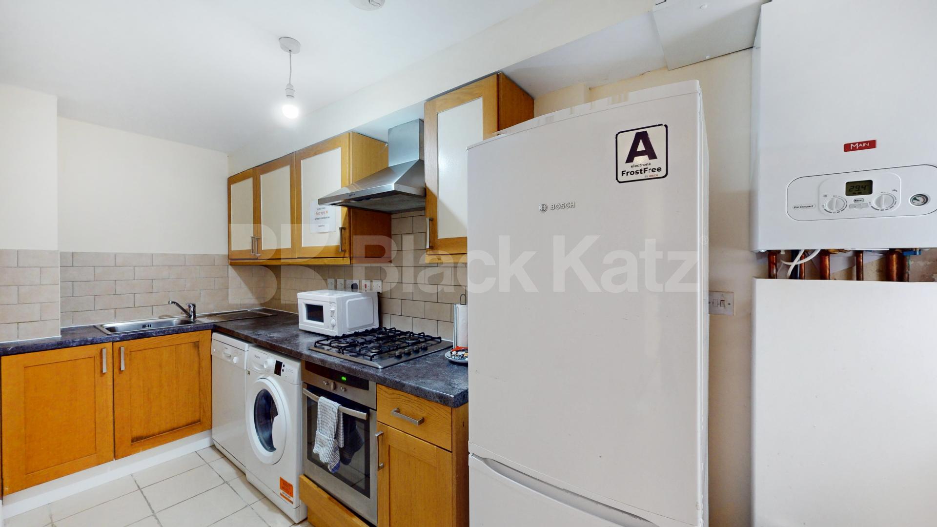 Stylish 3 bedroom flat on quiet residential street in Camden  Rochester Road, Camden